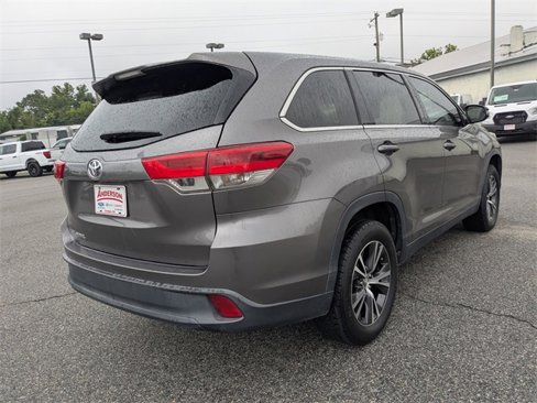 Used 2019 Toyota Highlander LE image 4