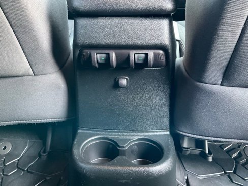 Used 2018 Jeep Wrangler Unlimited Sport S image 36