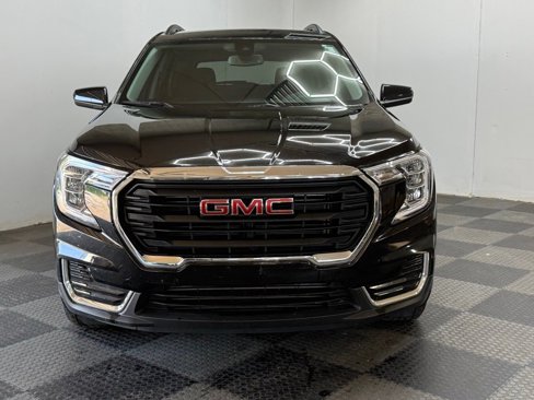 Used 2023 GMC Terrain SLE w/ Driver Convenience Package image 3