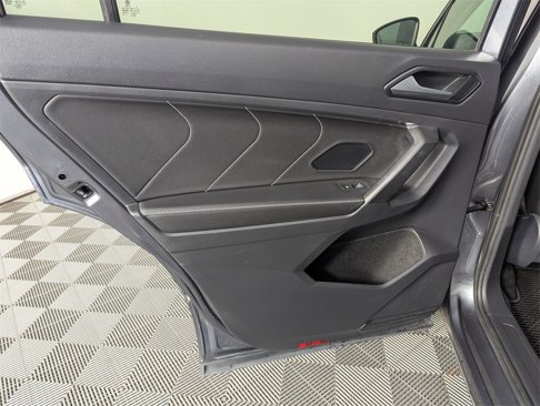 Used 2022 Volkswagen Tiguan SE image 28