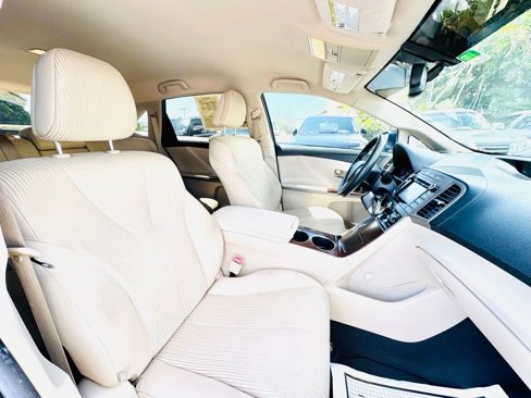 Used 2015 Toyota Venza LE image 17