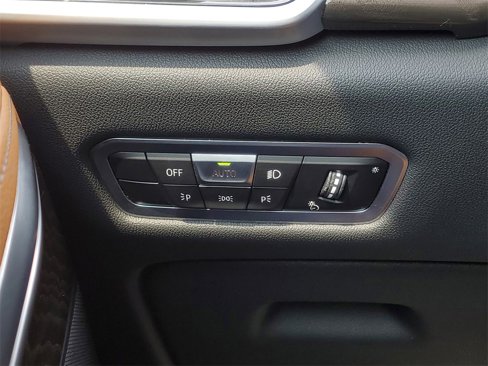 Used 2022 BMW X6 xDrive40i w/ Executive Package image 17