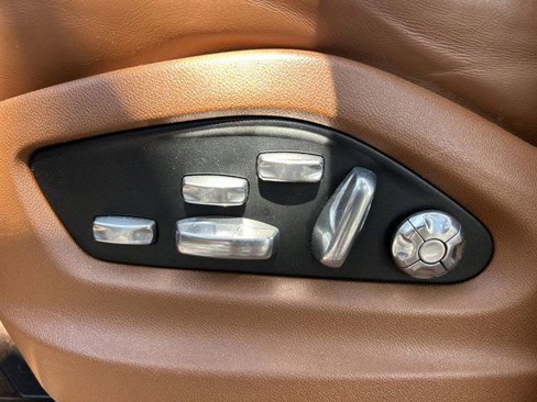 Used 2019 Porsche Cayenne Turbo image 16