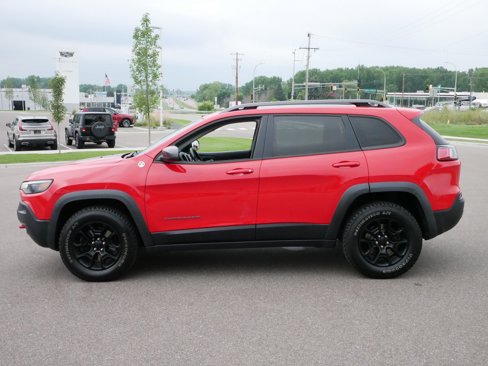Used 2019 Jeep Cherokee Trailhawk image 4