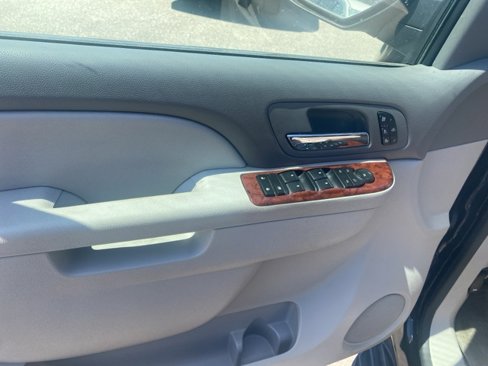 Used 2012 Chevrolet Avalanche LTZ image 17