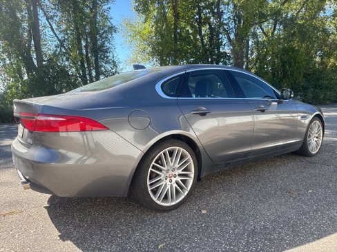 Used 2017 Jaguar XF Prestige image 3