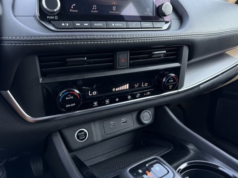 Used 2023 Nissan Rogue SV image 18