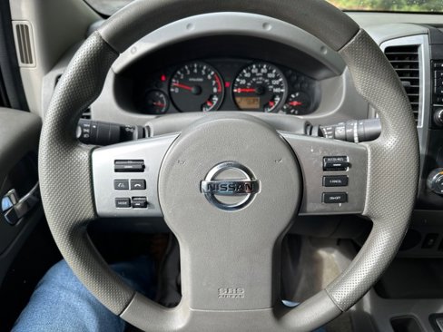 Used 2018 Nissan Frontier SV image 11