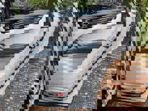 Certified 2022 Porsche Cayenne Platinum Edition image 44