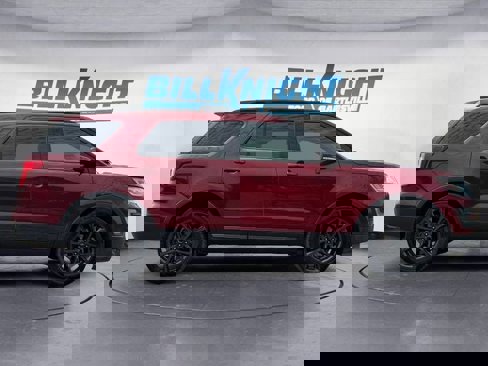 Used 2017 Ford Explorer XLT w/ Equipment Group 202A image 6