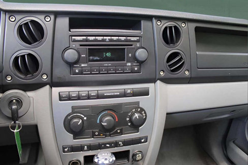Used 2006 Jeep Commander 4WD image 21