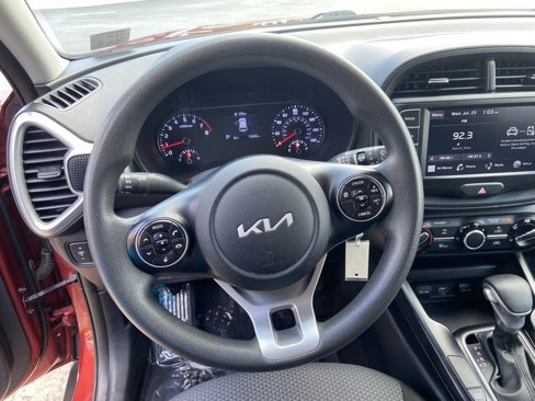 Used 2022 Kia Soul LX image 11