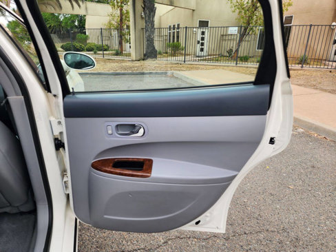 Used 2005 Buick LaCrosse CXS image 32