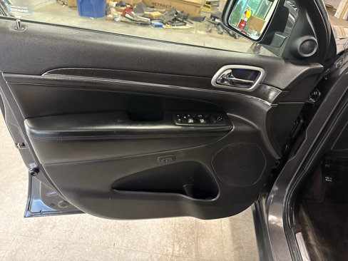Used 2018 Jeep Grand Cherokee Limited image 25