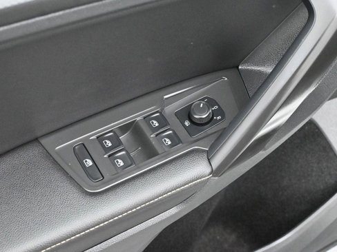 Used 2022 Volkswagen Tiguan S image 11