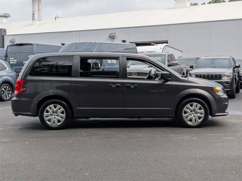 Used 2019 Dodge Grand Caravan SE image 2