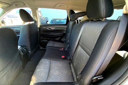 Used 2019 Nissan Rogue SV image 19