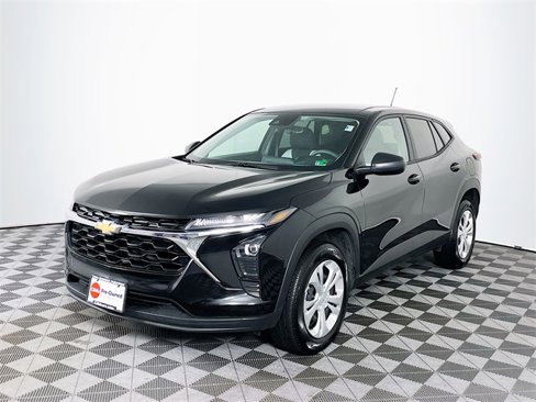 Certified 2025 Chevrolet Trax LS image 3