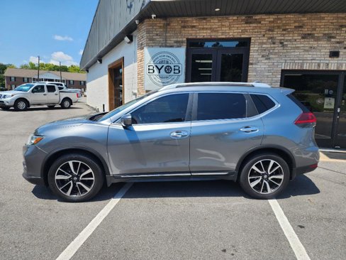 Used 2018 Nissan Rogue SL w/ Premium Package image 2