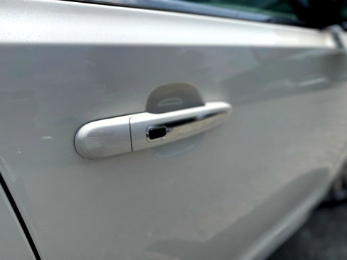 Used 2014 Lincoln MKS AWD w/ Equipment Group 101A image 16