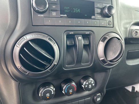 Used 2018 Jeep Wrangler Sport image 30