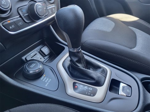 Used 2014 Jeep Cherokee Latitude image 27