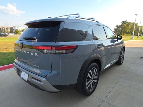 Used 2022 Nissan Pathfinder Platinum w/ Cargo Package image 5