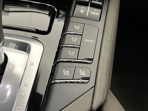 Used 2017 Porsche Cayenne Platinum Edition image 17