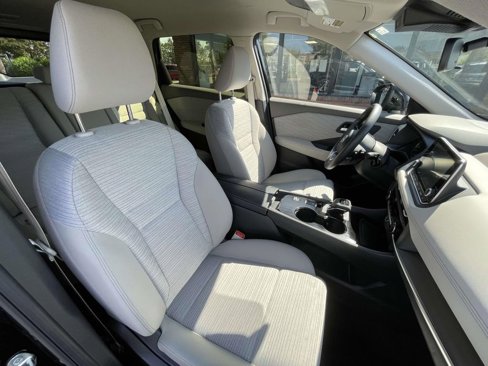 Used 2023 Nissan Rogue SV image 14
