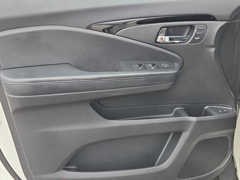 Used 2019 Honda Pilot Touring image 13