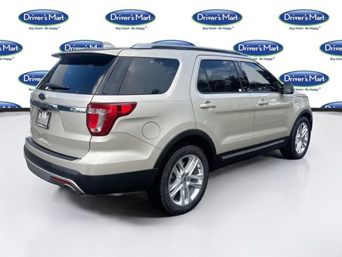 Used 2017 Ford Explorer XLT w/ Equipment Group 202A image 8