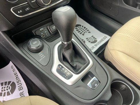 Used 2016 Jeep Cherokee Latitude w/ Safety/Convenience Group image 27