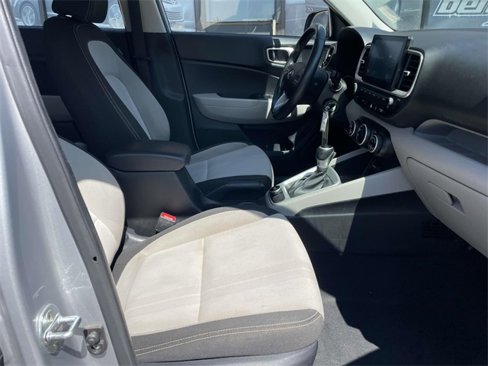 Used 2021 Hyundai Venue SEL image 8