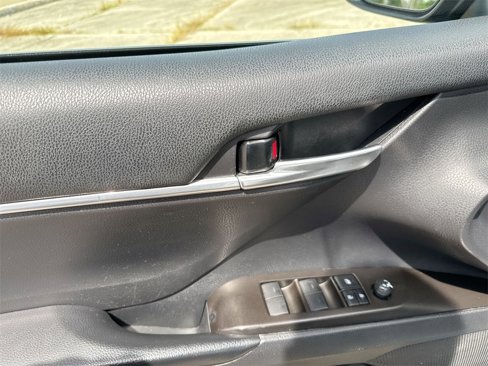 Used 2021 Toyota Camry LE image 15