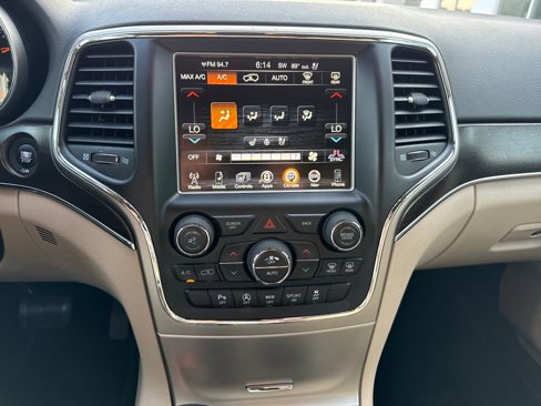 Used 2017 Jeep Grand Cherokee Limited w/ Luxury Group II image 19