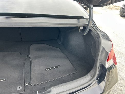 Used 2023 Hyundai Elantra Limited image 29
