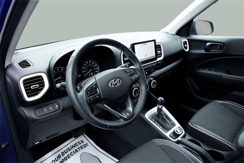 Used 2022 Hyundai Venue Limited image 11
