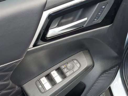 Used 2023 Mitsubishi Outlander SEL image 38