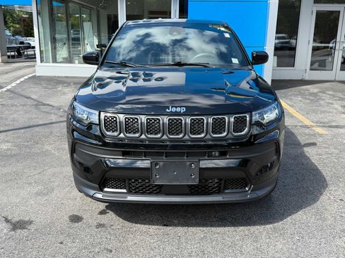 Used 2023 Jeep Compass Sport image 2