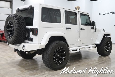 Used 2017 Jeep Wrangler Unlimited Sahara w/ Connectivity Group image 10