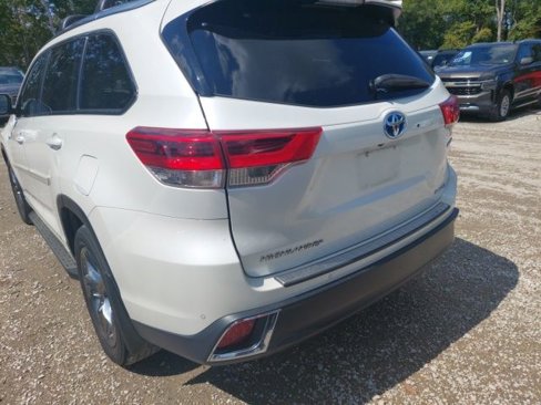 Used 2017 Toyota Highlander Limited image 7