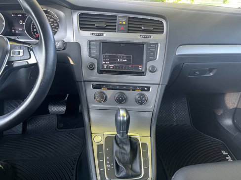 Used 2016 Volkswagen Golf Limited Edition image 16