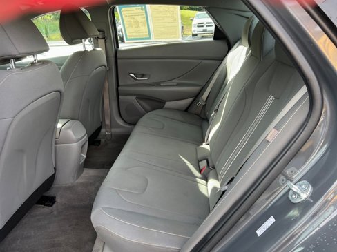 Used 2024 Hyundai Elantra SEL image 17