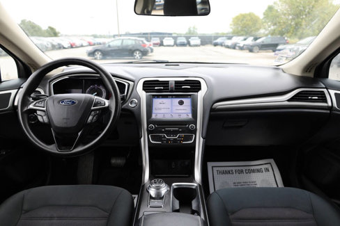 Used 2017 Ford Fusion SE w/ Fusion SE Technology Package image 13