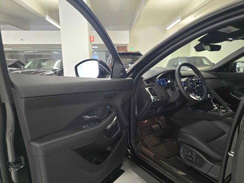 Used 2023 Jaguar E-PACE SE image 19