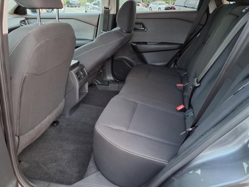 Used 2023 Nissan Rogue S image 8