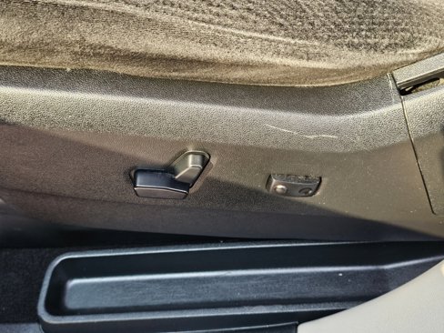 Used 2013 Chrysler Town & Country Touring image 31