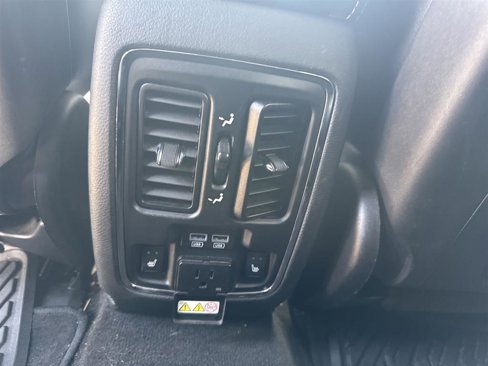 Used 2015 Jeep Grand Cherokee Limited w/ Luxury Group II image 16