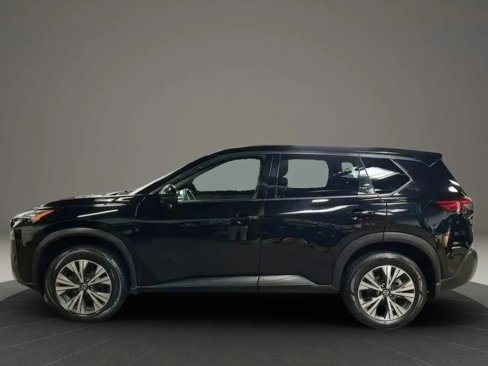 Used 2021 Nissan Rogue SV image 2