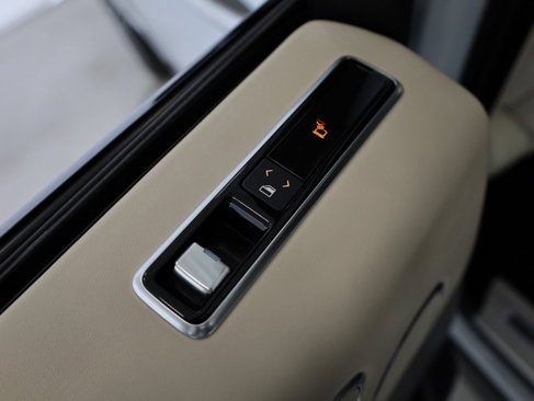 Used 2020 Land Rover Range Rover Autobiography image 12